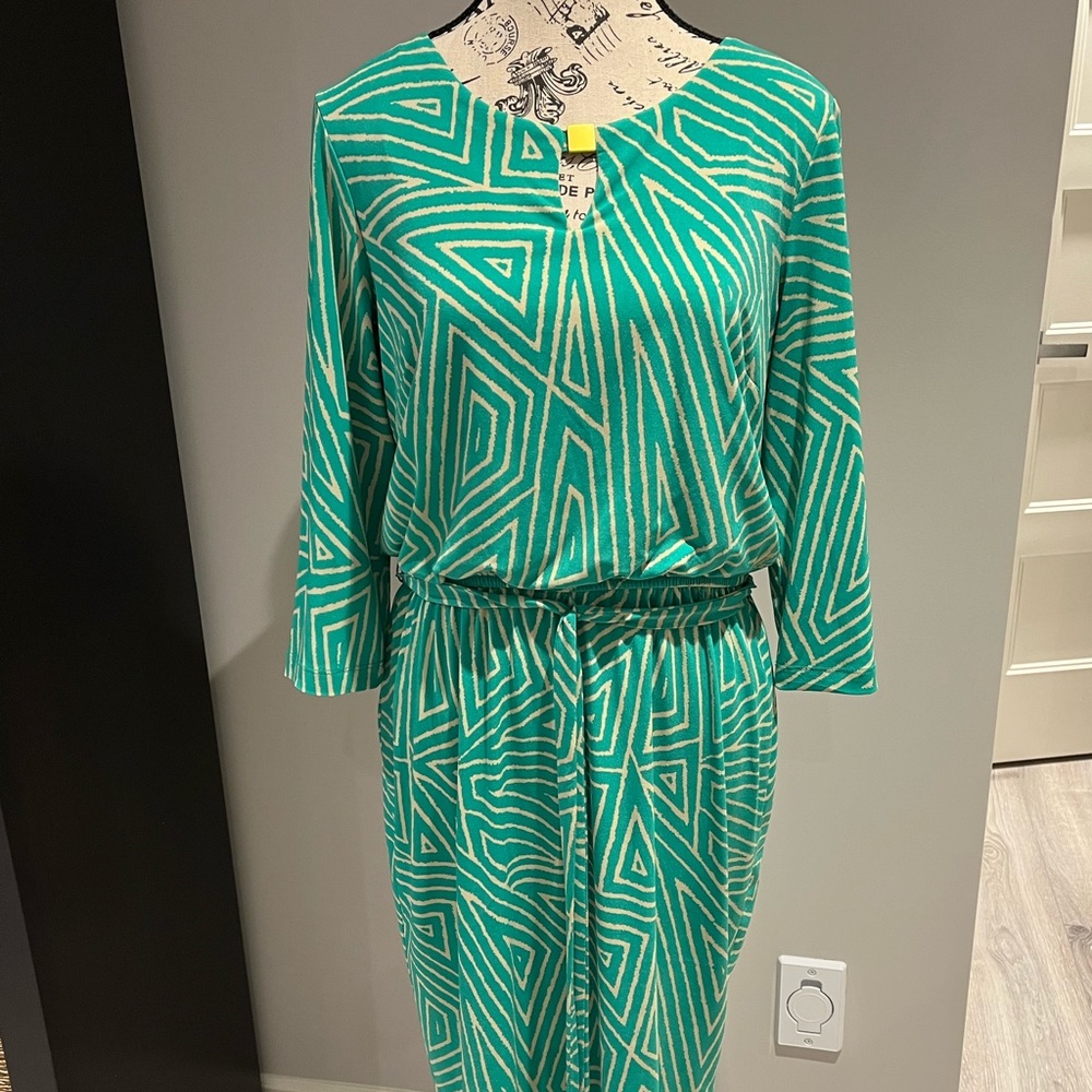 Jessica Howard green, knee-length dress